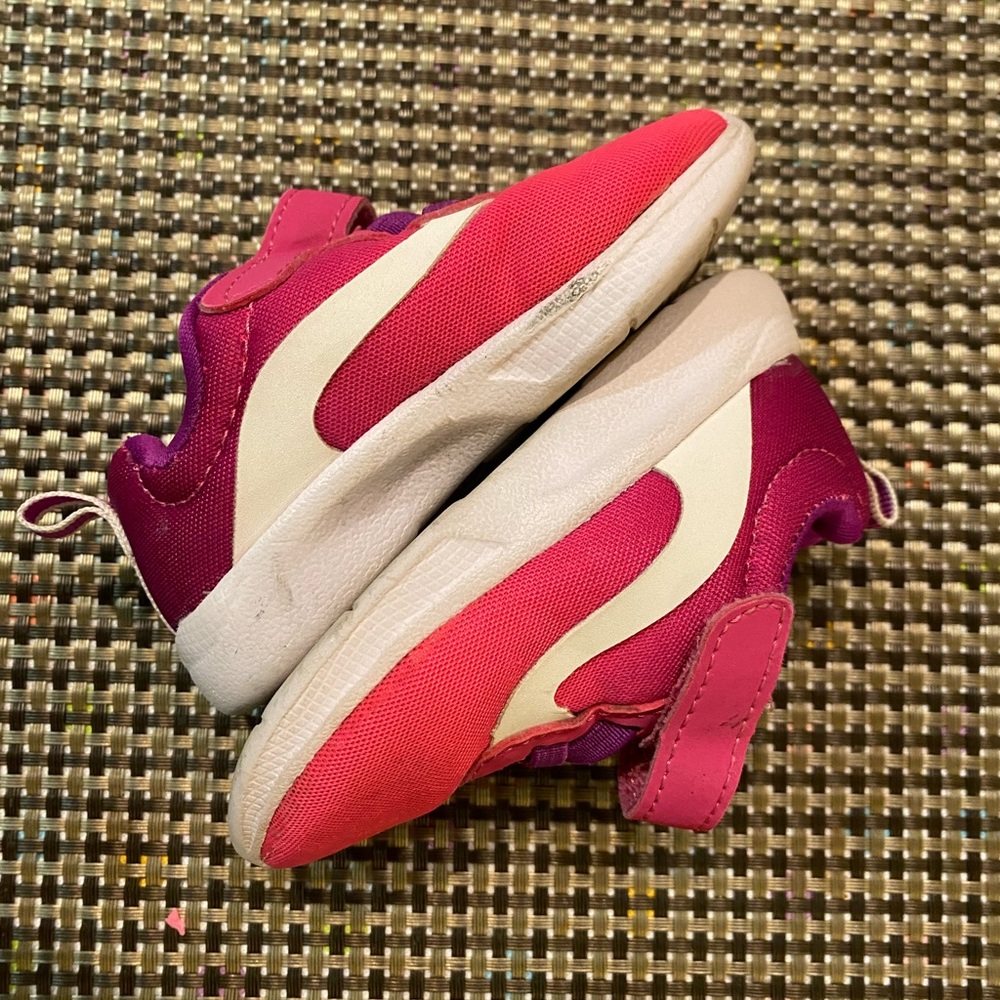 Girl sneakers size 4